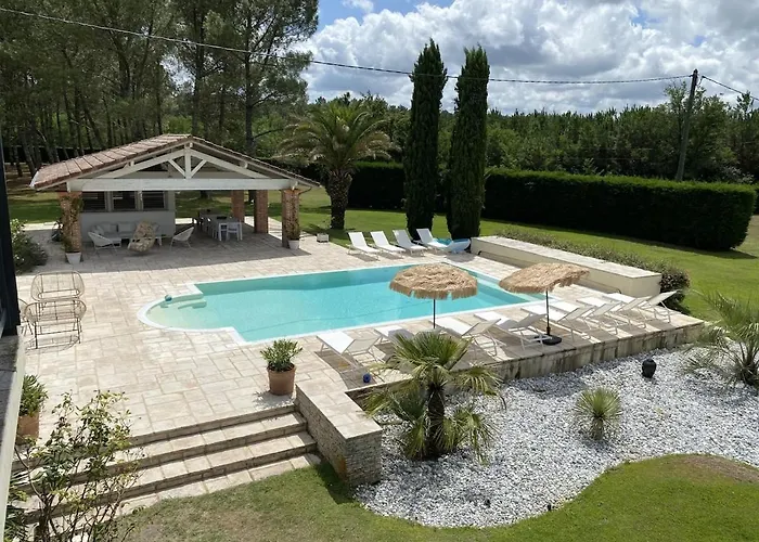 Villa Superbe 300 M2 Avec Piscine Et Jacuzzi *