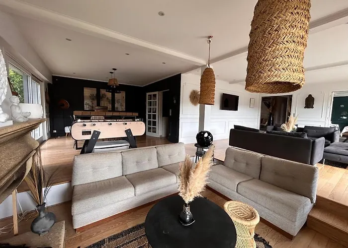 Superbe 300 M2 Avec Piscine Et Jacuzzi Villa