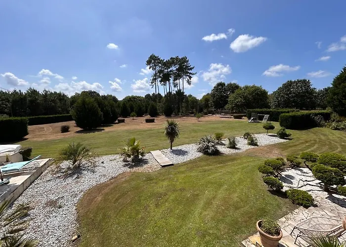 Superbe 300 M2 Avec Piscine Et Jacuzzi