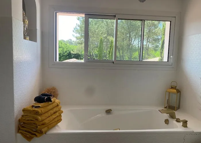 Villa Superbe 300 M2 Avec Piscine Et Jacuzzi