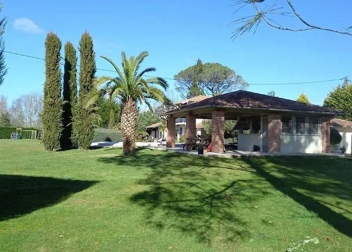 Villa Superbe 300 M2 Avec Piscine Et Jacuzzi