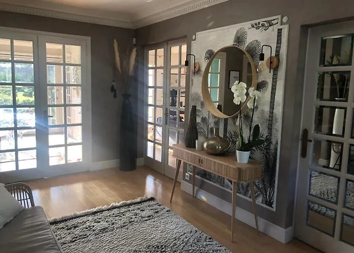 Superbe 300 M2 Avec Piscine Et Jacuzzi