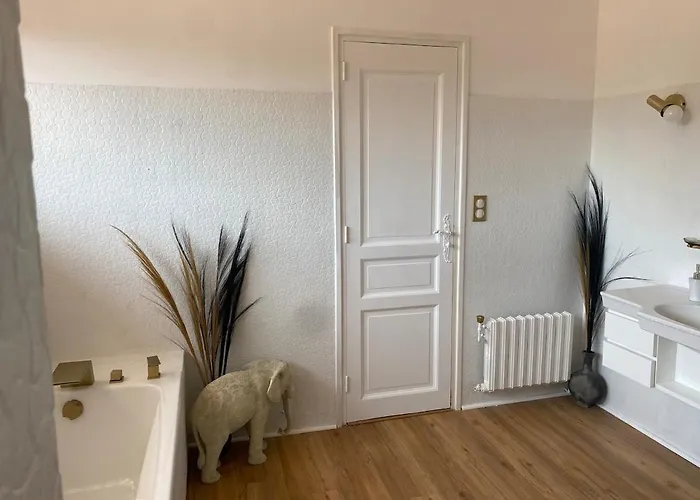 Villa Superbe 300 M2 Avec Piscine Et Jacuzzi *