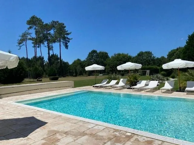 Villa Superbe 300 M2 Avec Piscine Et Jacuzzi *